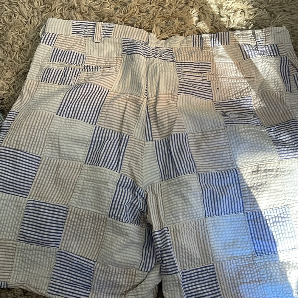 Shorts - Picture 2 of 3